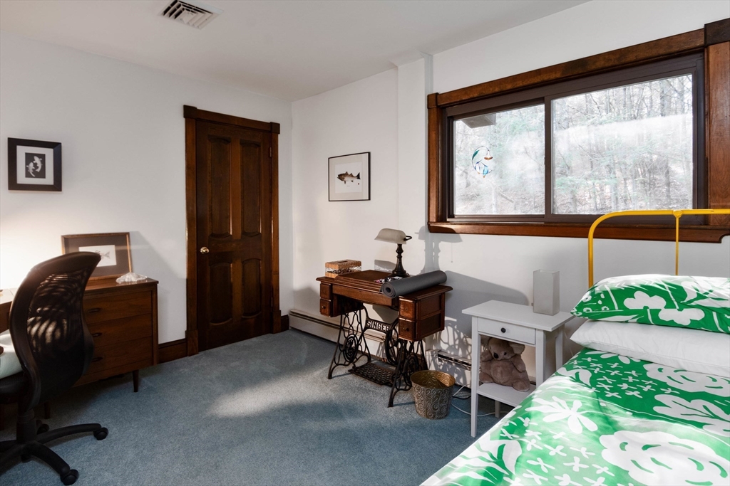 360 Quaker St Property Photo 25