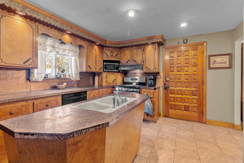 49 Berkley St Property Photo 4
