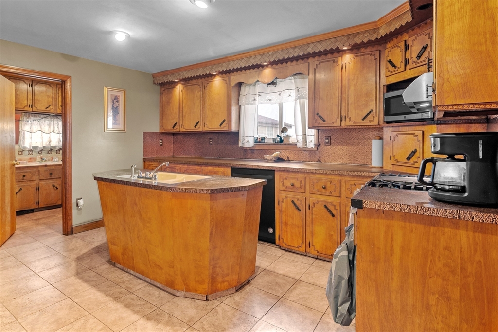 49 Berkley St Property Photo 5