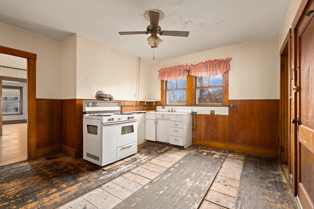 44 Warren Ave Property Photo 4