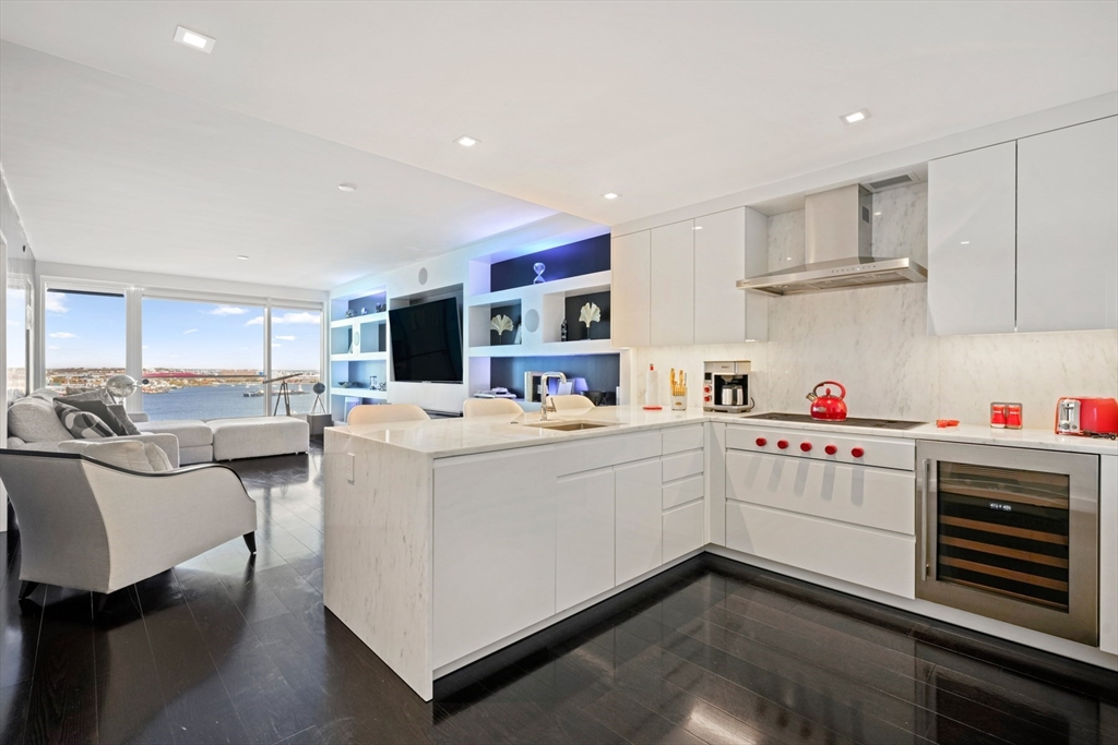 150 Seaport Blvd # 17c Property Photo 2