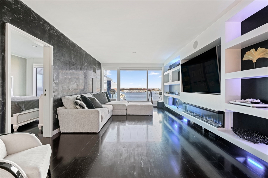 150 Seaport Blvd # 17c Property Photo 3