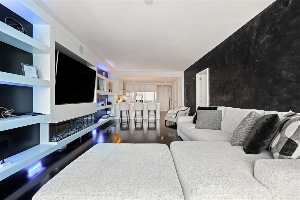 150 Seaport Blvd # 17c Property Photo 5