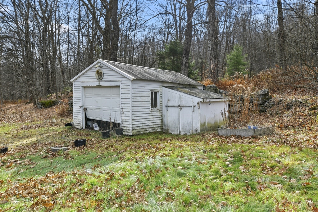 768 Washington Mountain Rd Property Photo 4