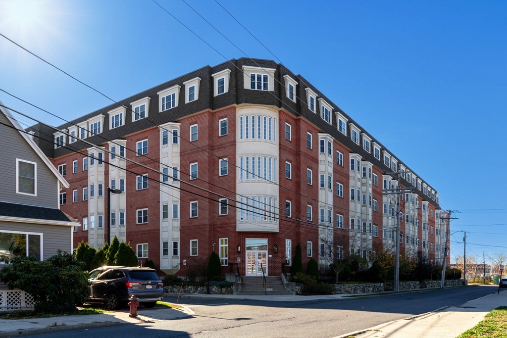 120 Wyllis Avenue # 411 Property Photo 1