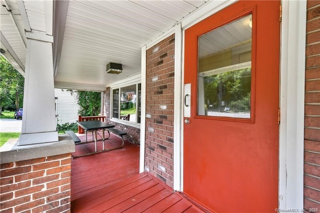 364 School St Property Photo 2