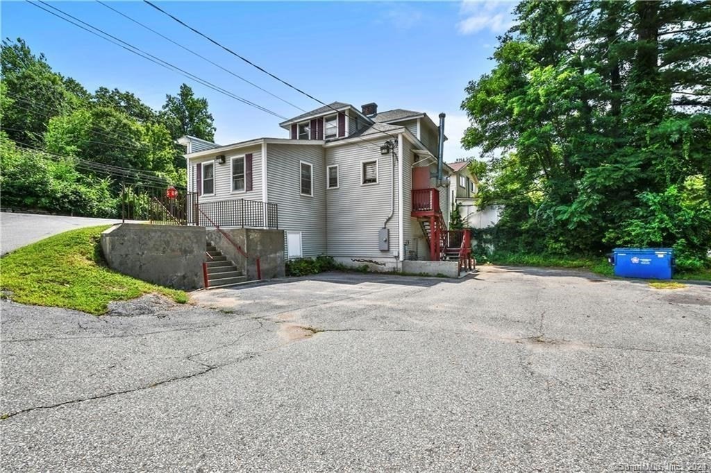 364 School St Property Photo 3