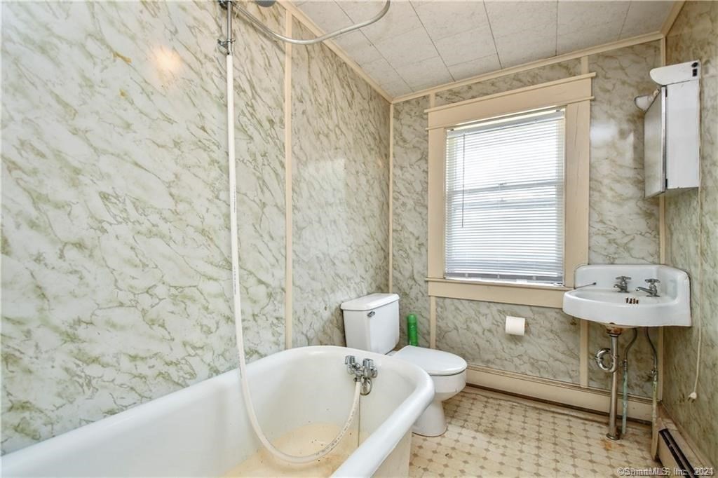 364 School St Property Photo 17