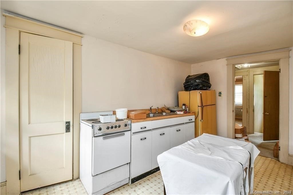 364 School St Property Photo 18
