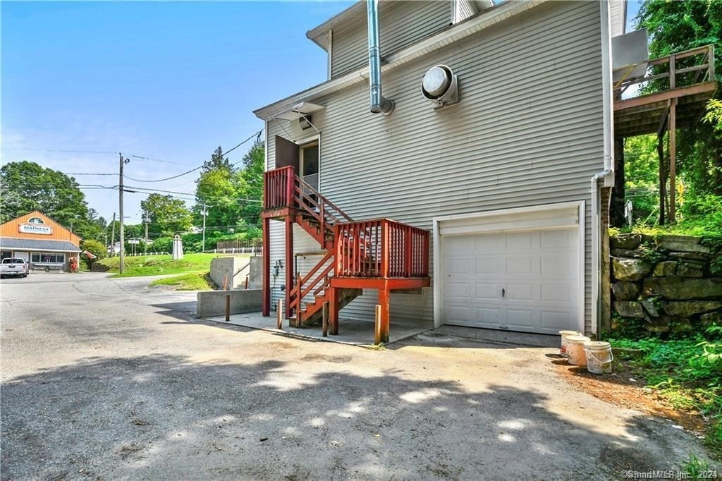 364 School St Property Photo 20