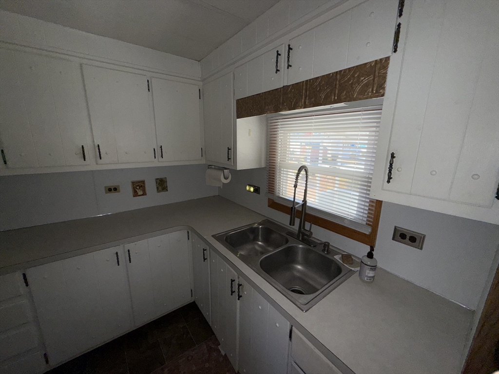75 Crown Drive Property Photo 6