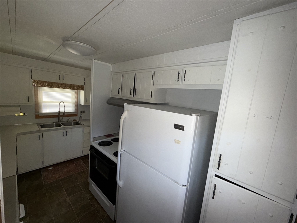 75 Crown Drive Property Photo 7