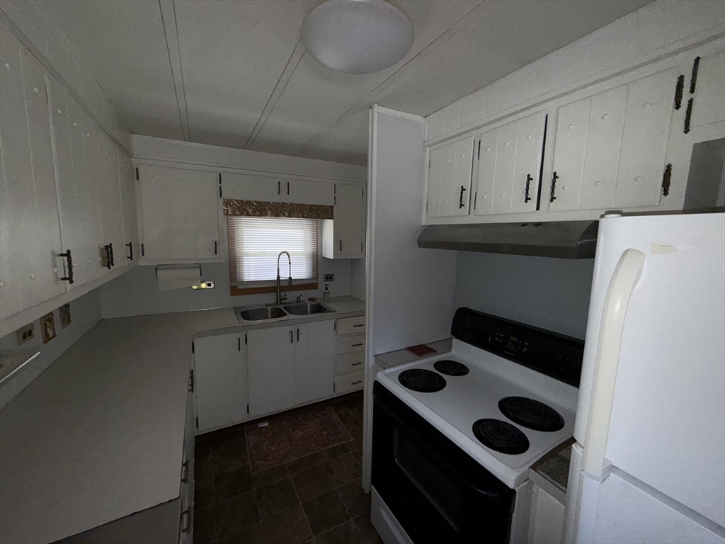 75 Crown Drive Property Photo 8