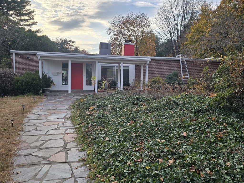77 Central Park Dr Property Photo 1