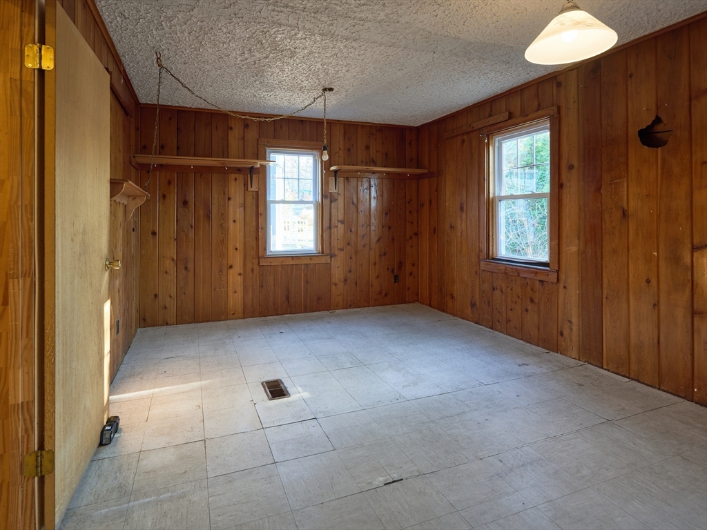 25 Stoneham Rd Property Photo 3