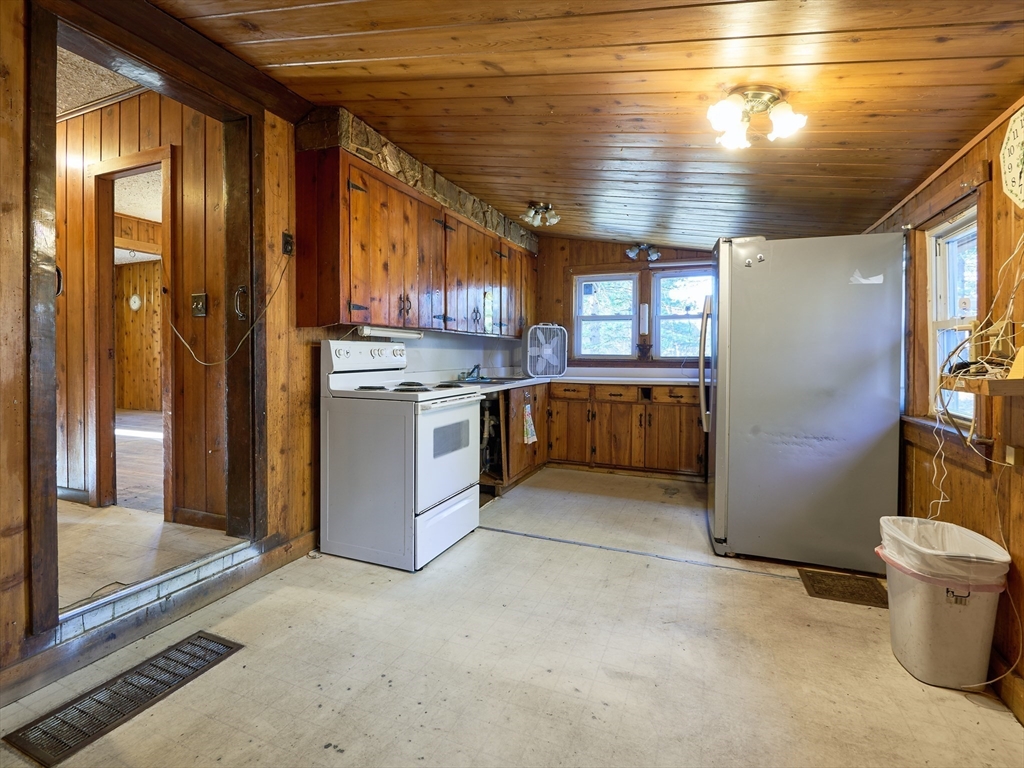 25 Stoneham Rd Property Photo 6
