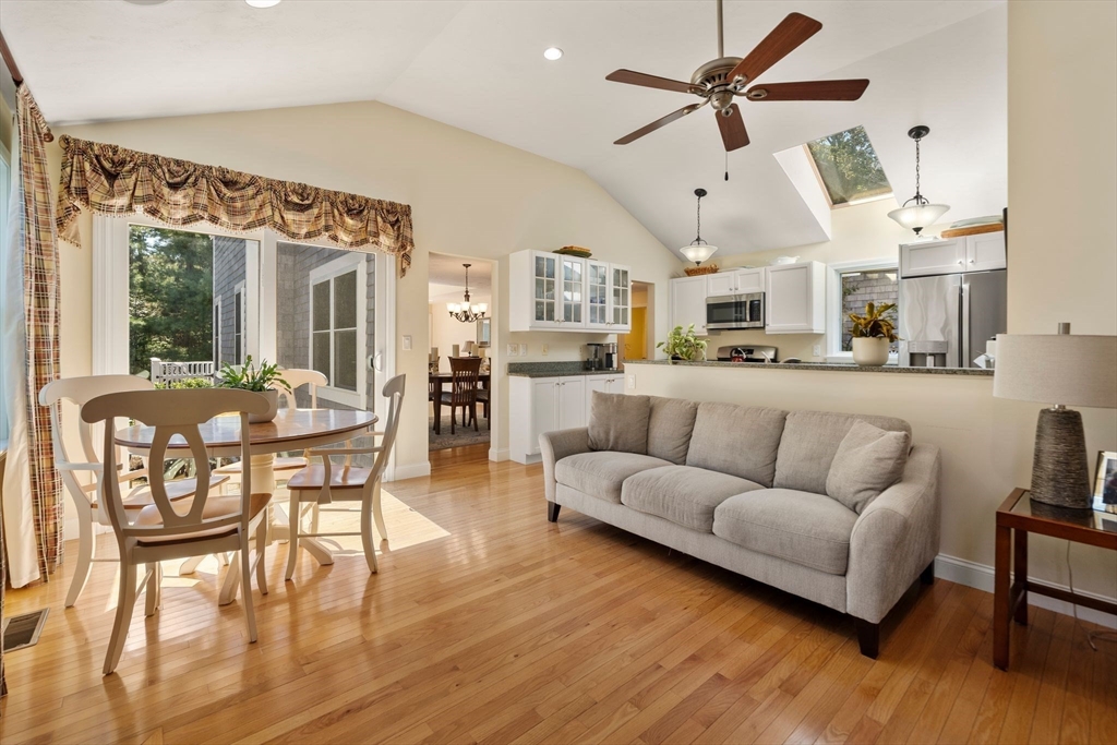 8 Hutchens Mews # 8 Property Photo 16