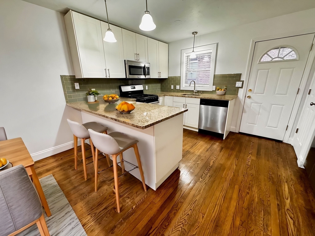 122 W 7th Street # B Property Photo 3
