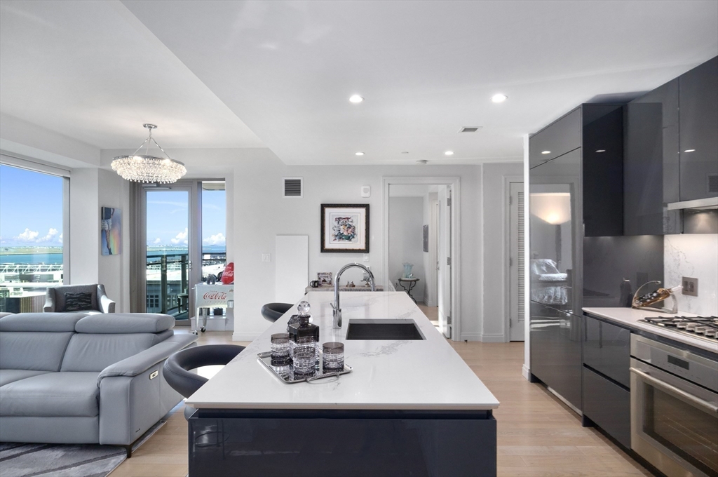 133 Seaport Blvd # 1118 Property Photo 3