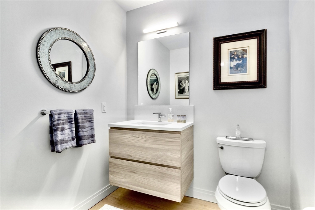 133 Seaport Blvd # 1118 Property Photo 7
