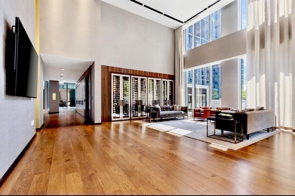 133 Seaport Blvd # 1118 Property Photo 17
