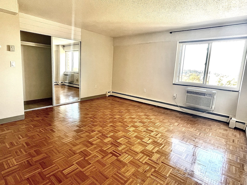 1025 Hancock Street # 14m Property Photo 6