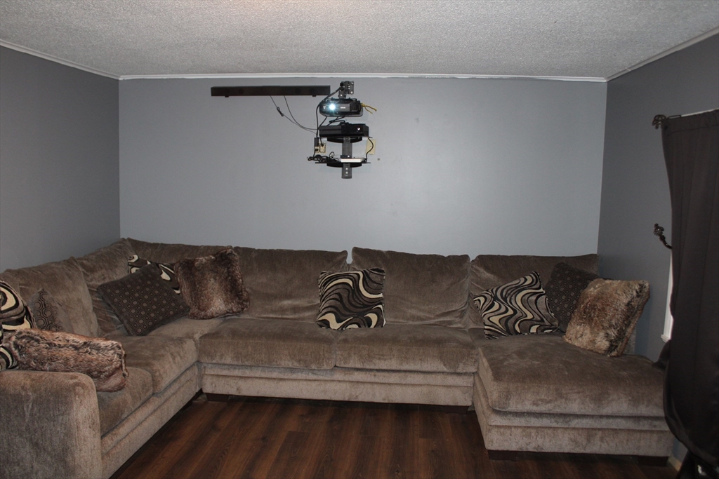 224 Wendell Rd Property Photo 9