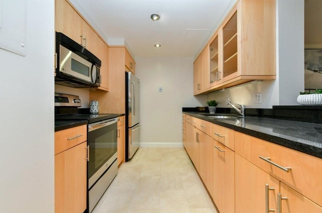 492 Beacon St # 11 Property Photo 3