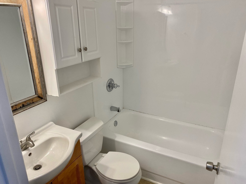 225 East Berkeley Street # A Property Photo 9