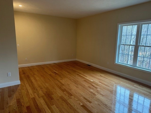 295 Crownshield Ave Property Photo 6