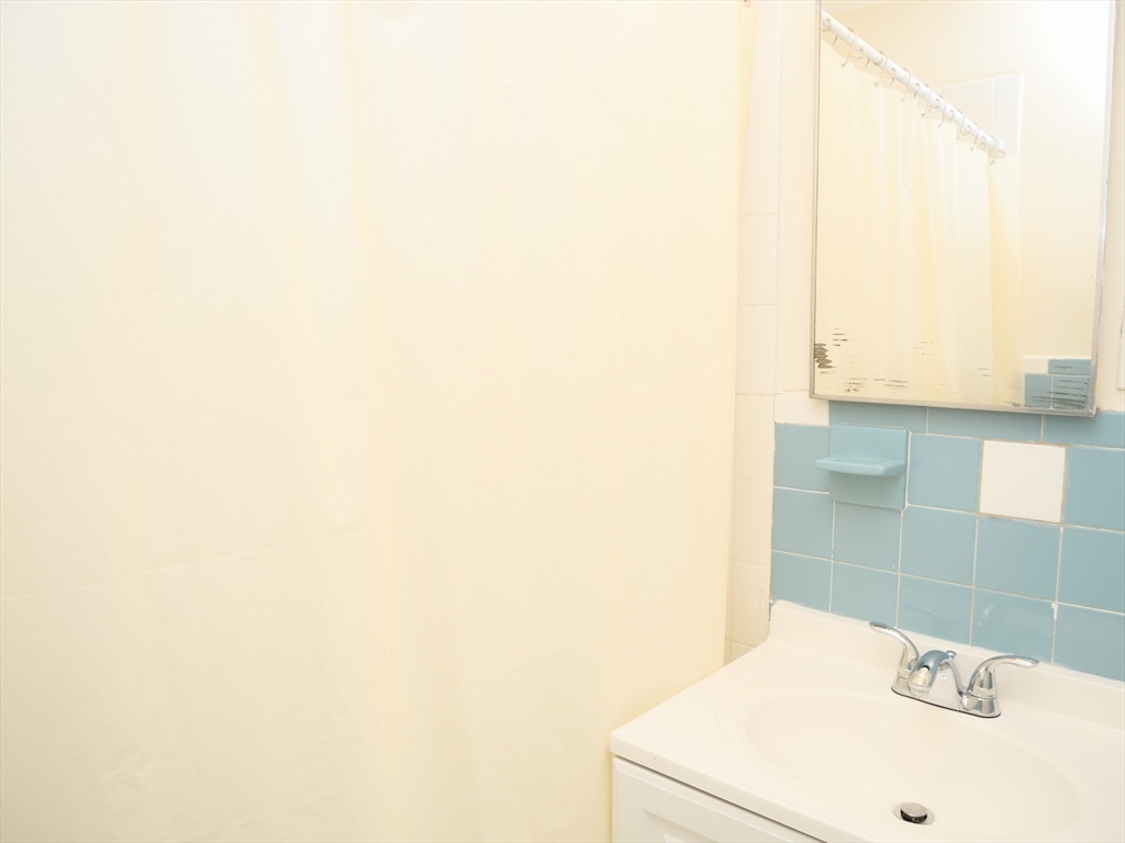 1027 Commonwealth # 21 Property Photo 6
