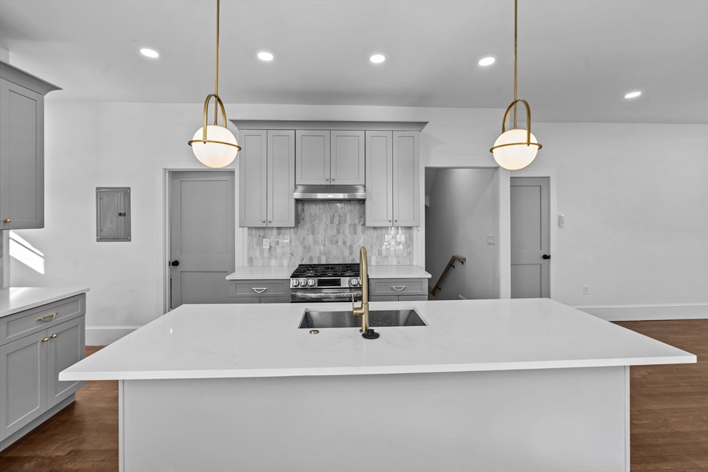 12 Magnolia Sq # 1 Property Photo 6