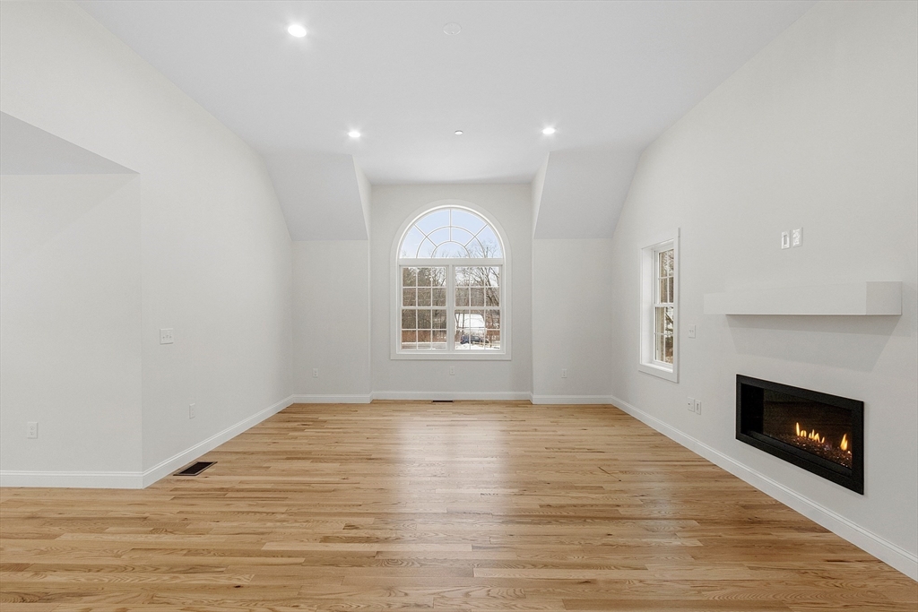 1093 Broadway Property Photo 9