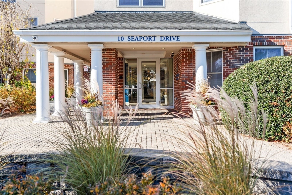 10 Seaport Dr # 2411 Property Photo 2