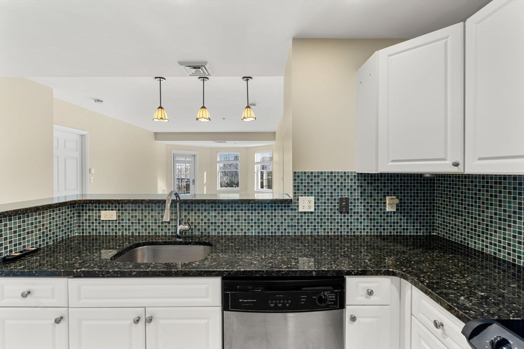 10 Seaport Dr # 2411 Property Photo 11