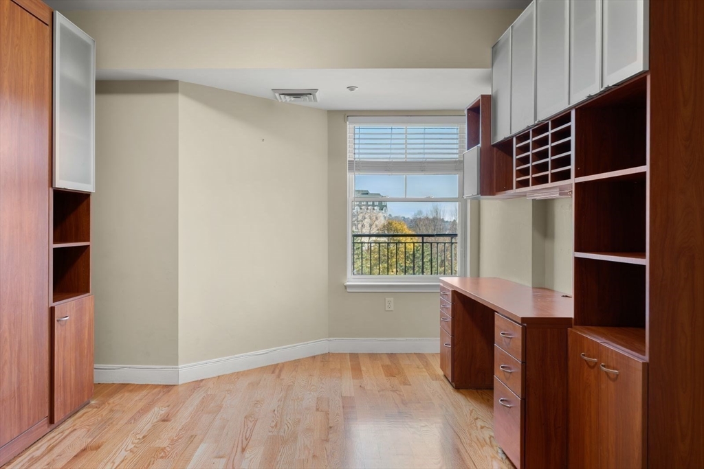 10 Seaport Dr # 2411 Property Photo 17