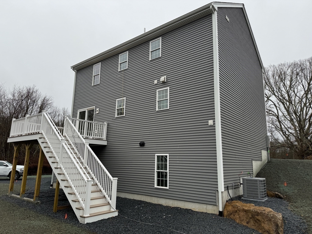 200 Pine St Property Photo 4
