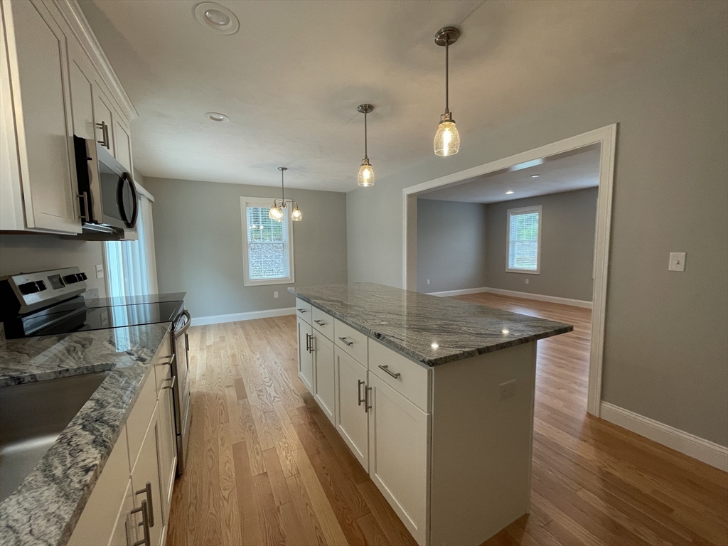 200 Pine St Property Photo 33