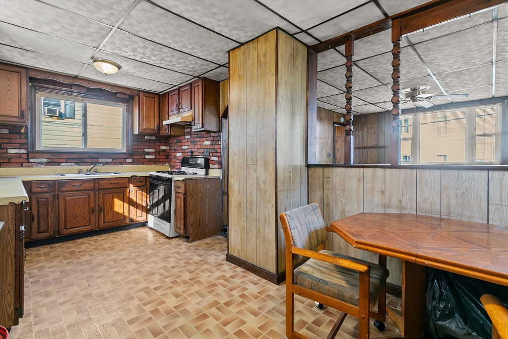 203 Division St Property Photo 8
