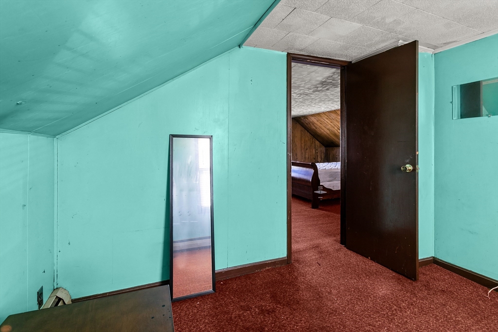 203 Division St Property Photo 17