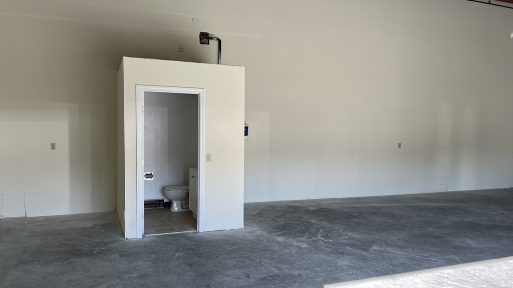 20 Commerce Park Rd Property Photo 4