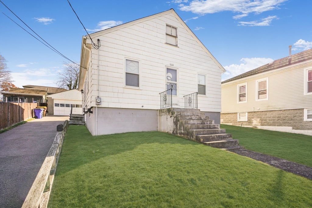 1688 Bay St Property Photo 1