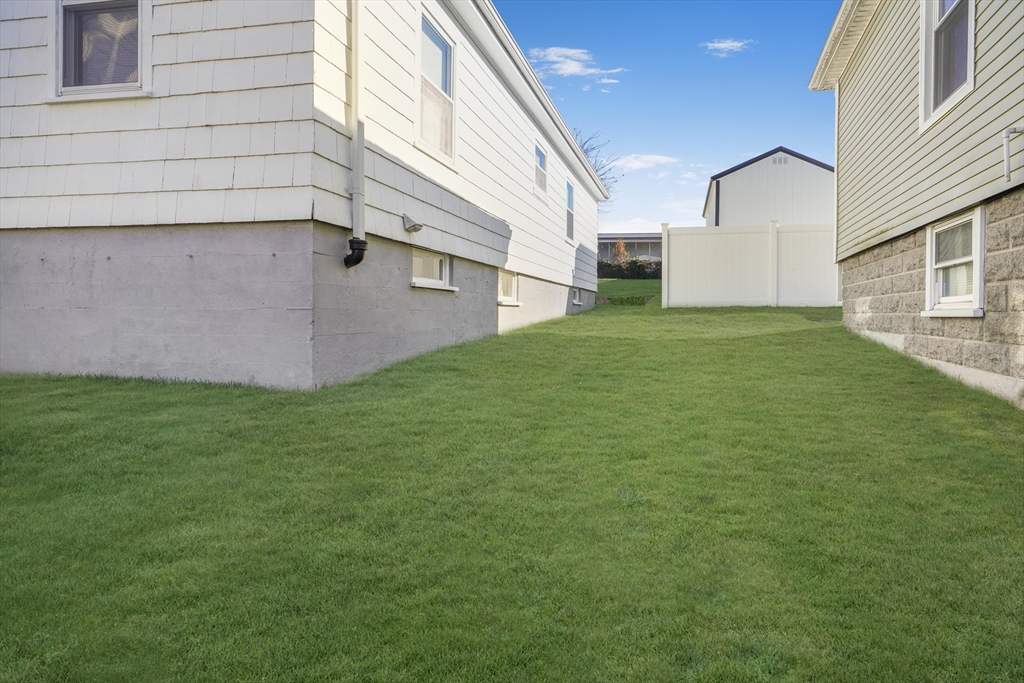1688 Bay St Property Photo 6