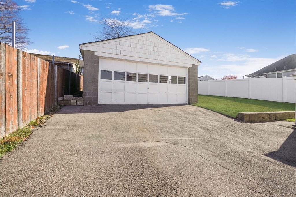1688 Bay St Property Photo 10