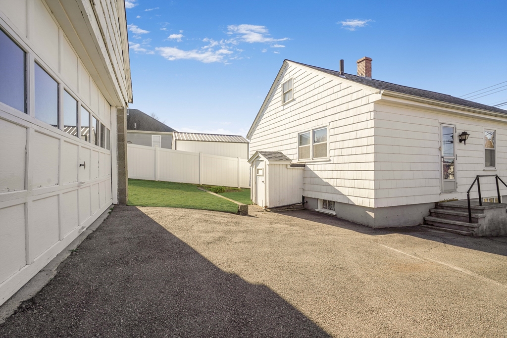 1688 Bay St Property Photo 11