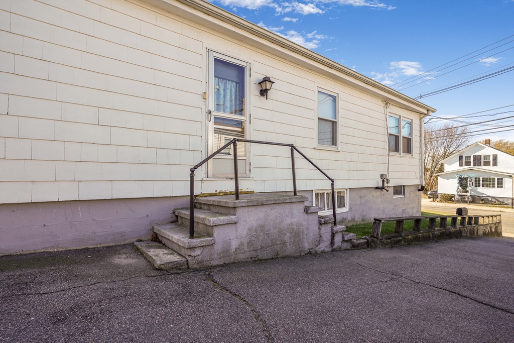 1688 Bay St Property Photo 13