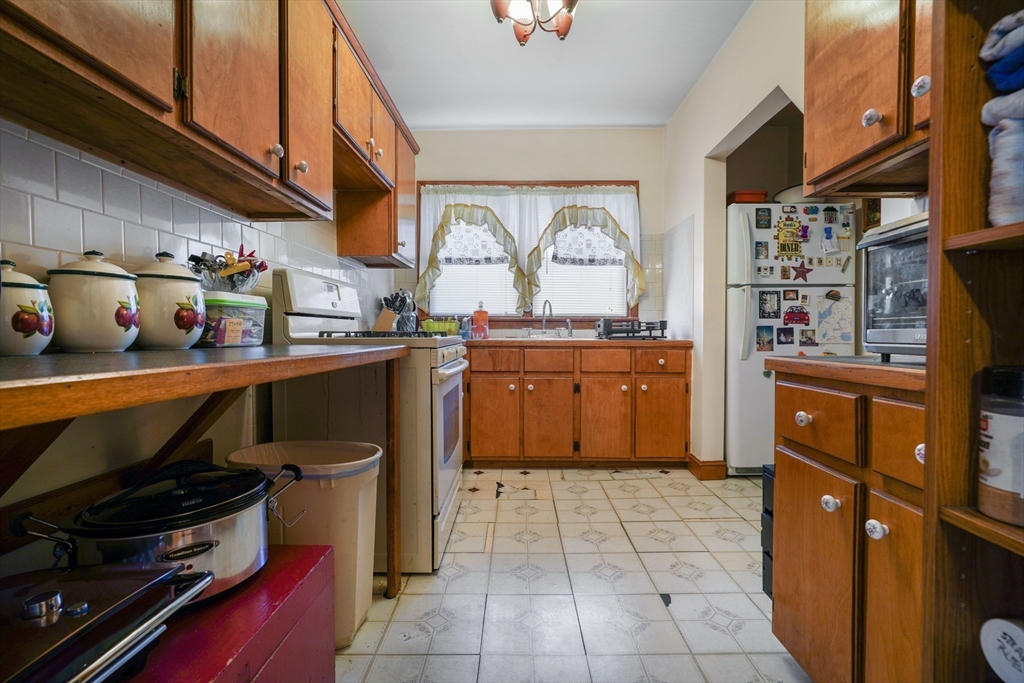 1688 Bay St Property Photo 16