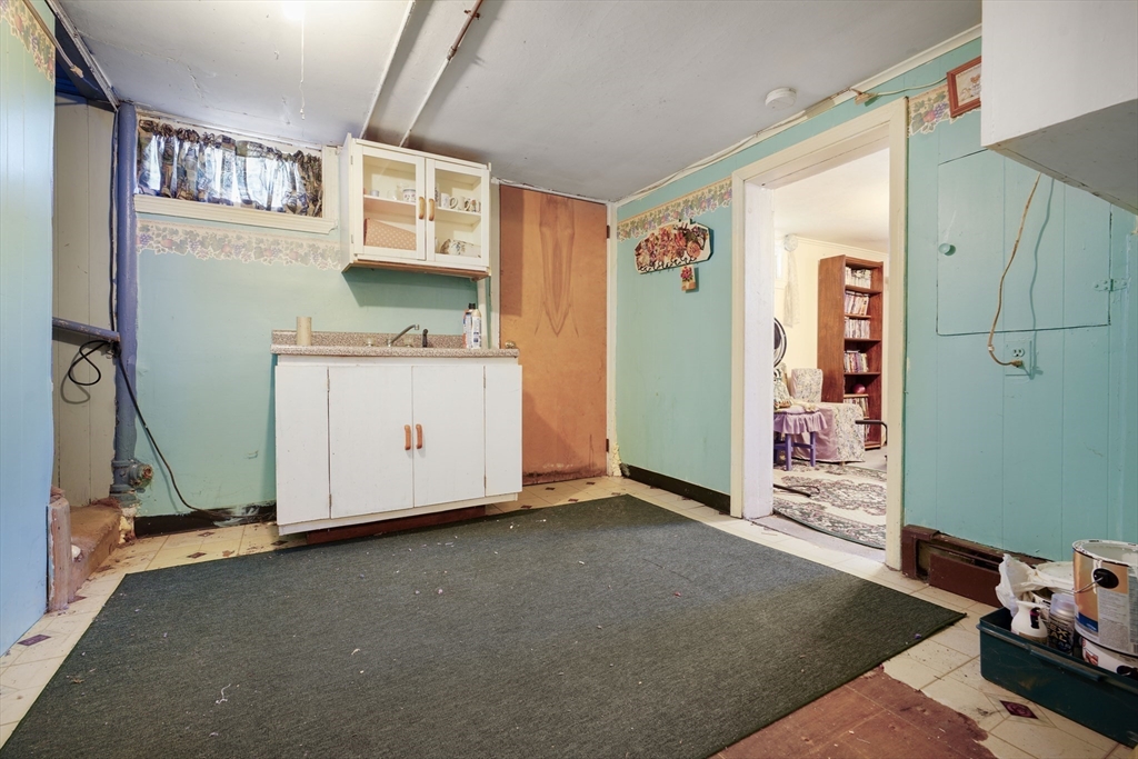 1688 Bay St Property Photo 33
