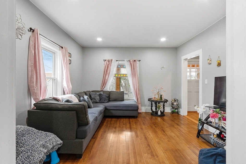 9 Portland St Property Photo 8