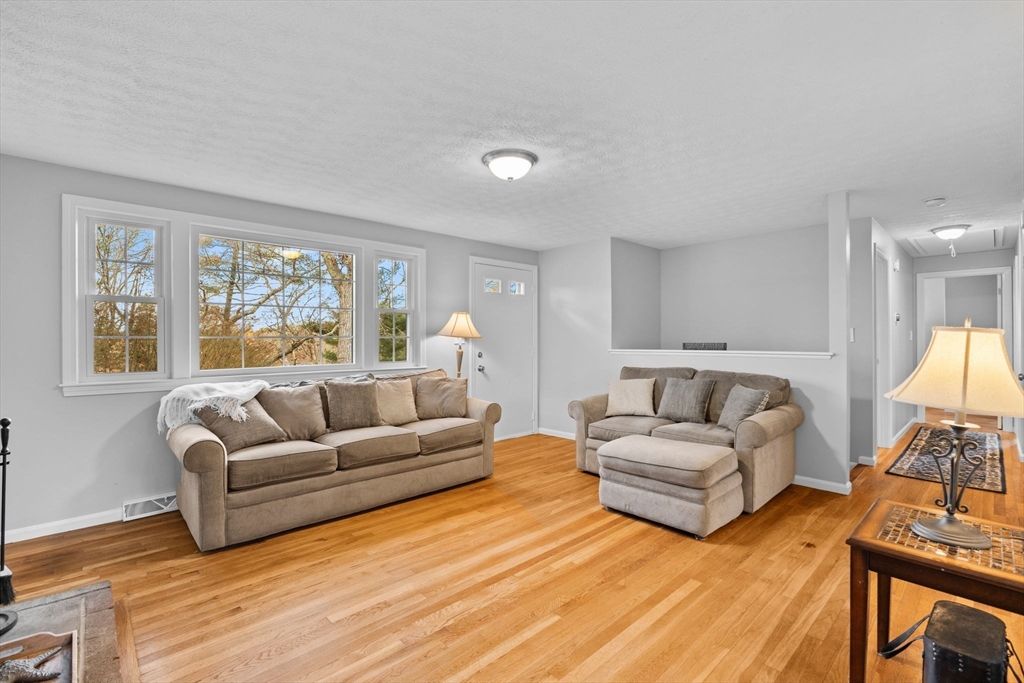 8 Observatory Ln Property Photo 6